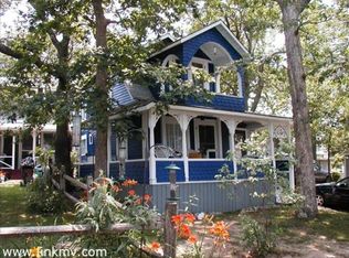 26 Commonwealth Ave, Oak Bluffs, MA 02557