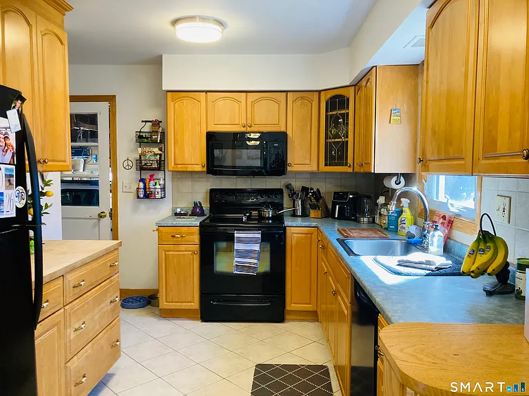 16 Farview Ave — Photo 4