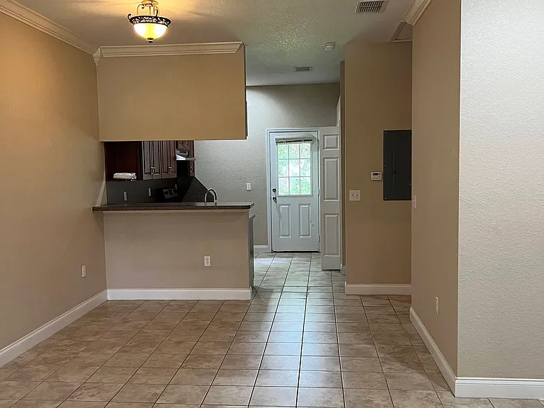 1247 Berkley Rd — Photo 4