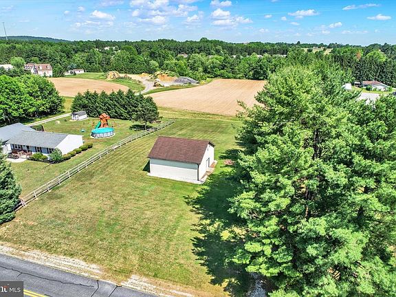 3rd image of 29 Rose Ln