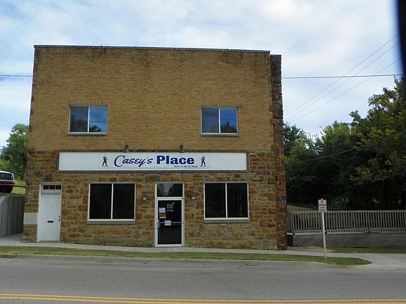 3rd image of 214 W Broadway St
