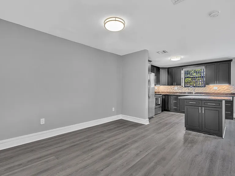 14212 NE 4th Ave — Photo 11