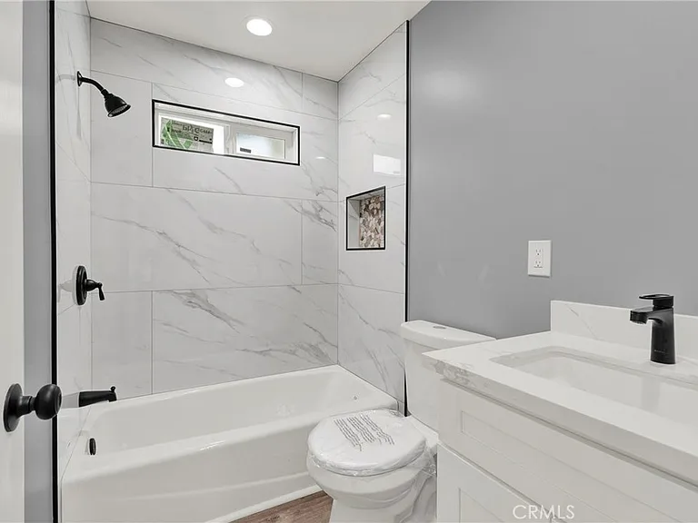 5646 Deodar St #B — Photo 10