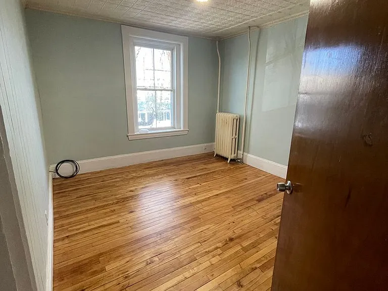 142 College St — Photo 14