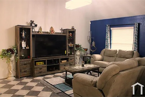8408 Crystal Ln — Photo 5