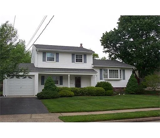36 Karen Pl photo 1