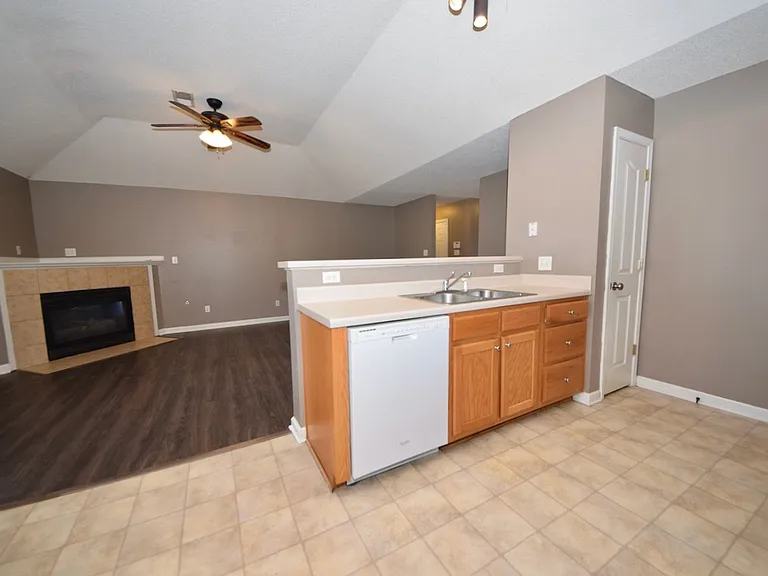 6898 Skylar Mill Ave — Photo 5