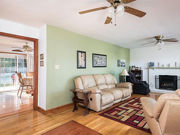 3rd image of 323 Bluebird Ln
