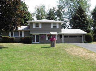 768 Yorkshire Cir, Webster, NY 14580