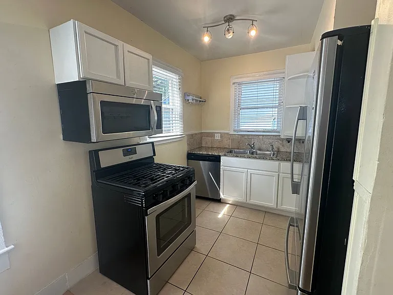 1803 Nueces St — Photo 22