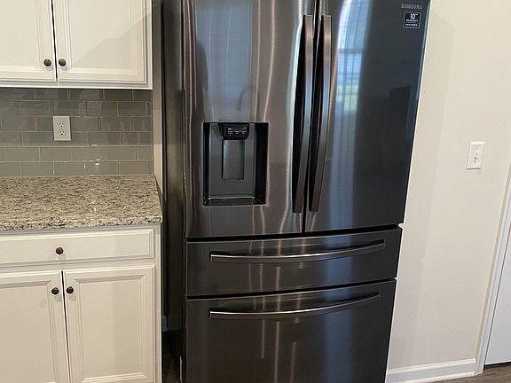 4th image of 2927 Kellner Dr