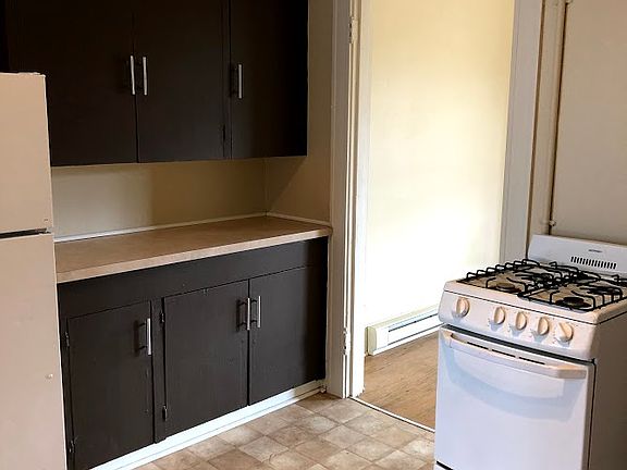 Plenty of countertop space, full fridge and cabinet storage
