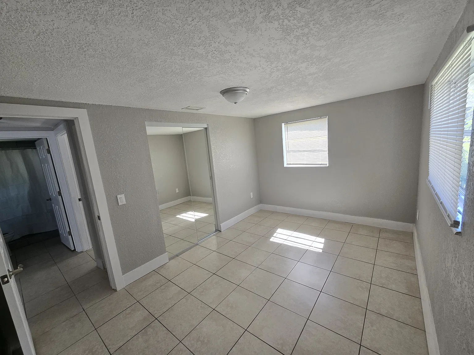 2 bed, 1000 sqft, $1,350 — Photo 4