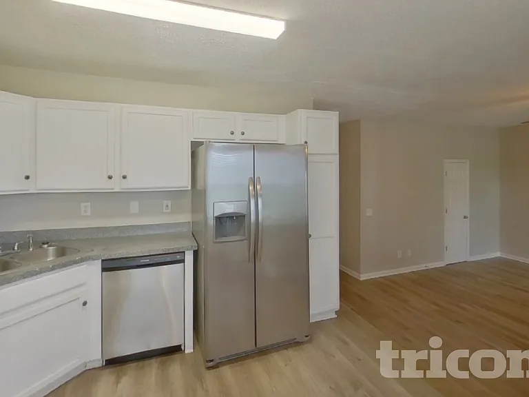 842 Asbury Trl — Photo 8