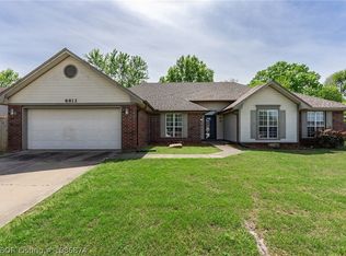8812 Skypark Dr, Fort Smith, AR 72903