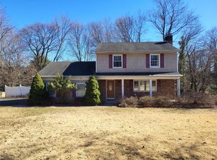 3 Eden Dr, Stony Brook, NY 11790