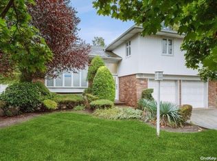 281 Hungry Harbor Rd, Valley Stream, NY 11581