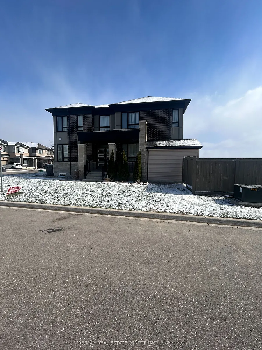Building Photo - 51 Circus Cres