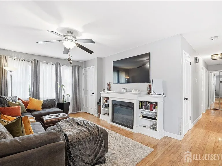 455 W Smith St #1 — Photo 1