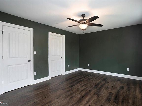 3rd image of 311 Railroad Ave