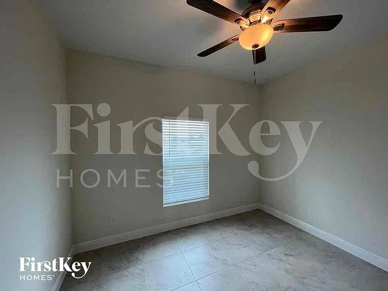633 NW 28th St — Photo 16