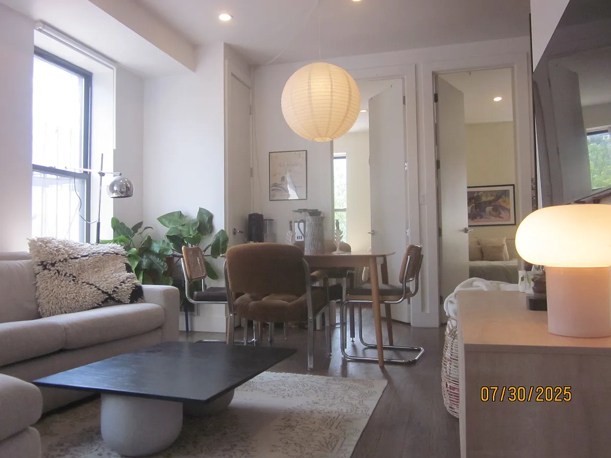 Building Photo - 427 Wythe Ave #2