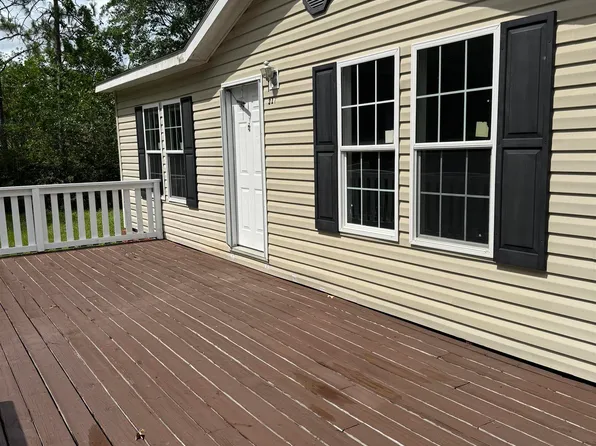 31 Jean Dr, Crawfordville, FL 32327