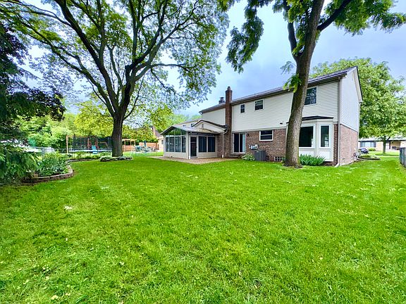5th image of 45827 Gainsborough Dr