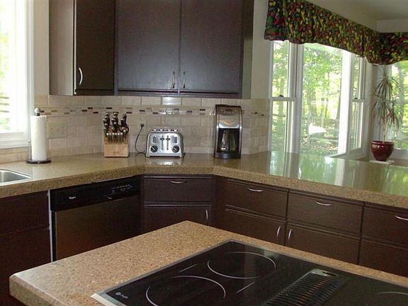 4th image of 7131 Foxview Dr