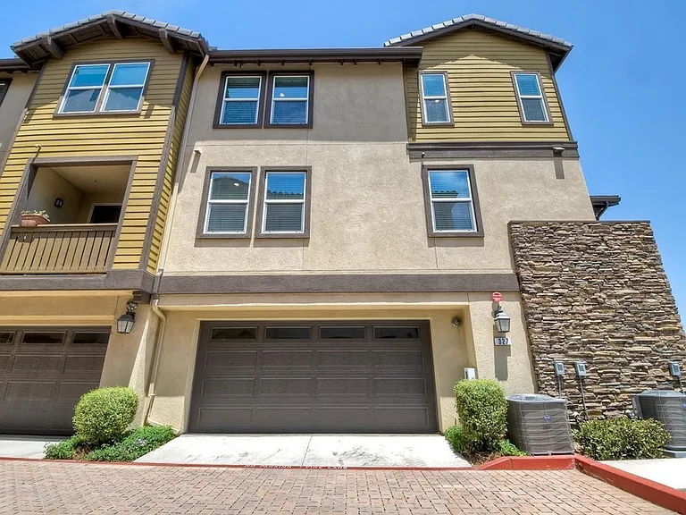 327 Mission Villas Rd — Photo 2