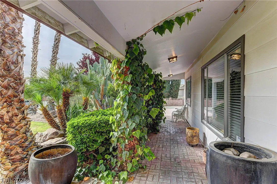 3 bed, 2.0 bath, 2106 sqft, $3,575 — Photo 3