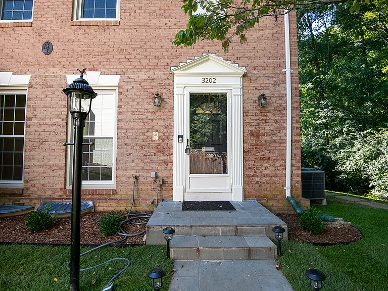3202 Adams Ct — Photo 41