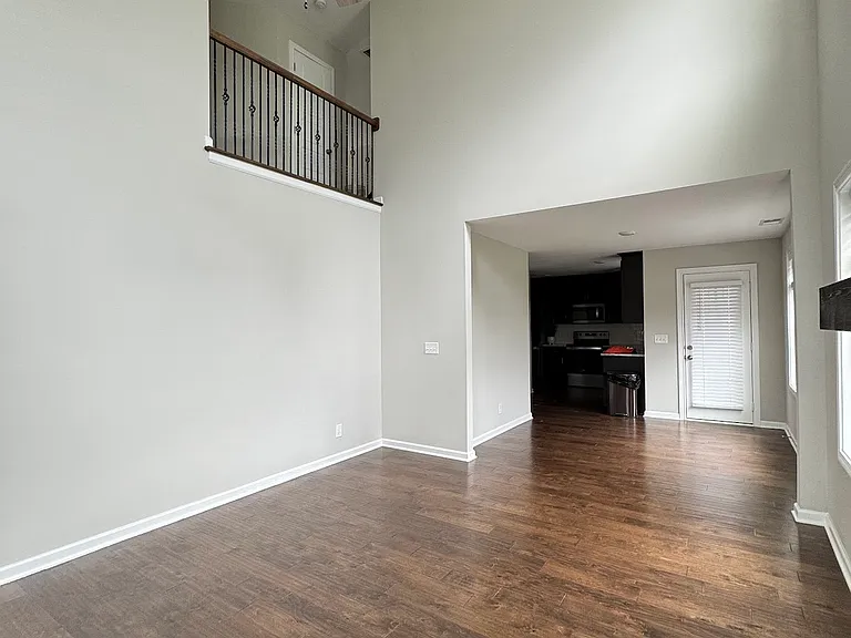 Living room:
* 16 ft ceilings and gas fireplace (not hooked up)
* Breakfast nook
* Backyard door
Upstairs:
* Catwalk to smaller 2 bedrooms and full bath
* Door is the linen closet