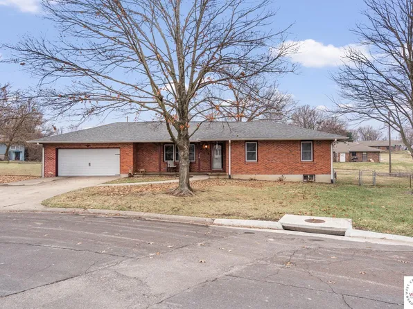 430 Chestnut Dr, Marshall, MO 65340