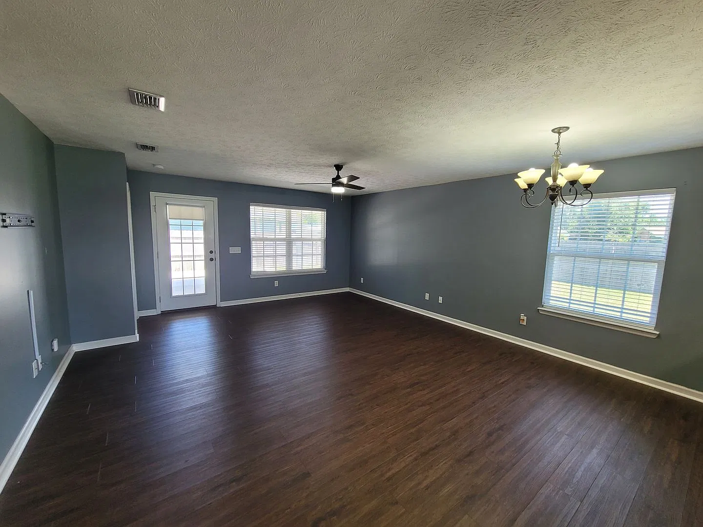 Callaway! Large Corner lot 3 bedroom 2 bath 2 car garage! — Photo 4