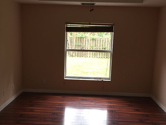 4th image of 2481 SW Falcon Cir