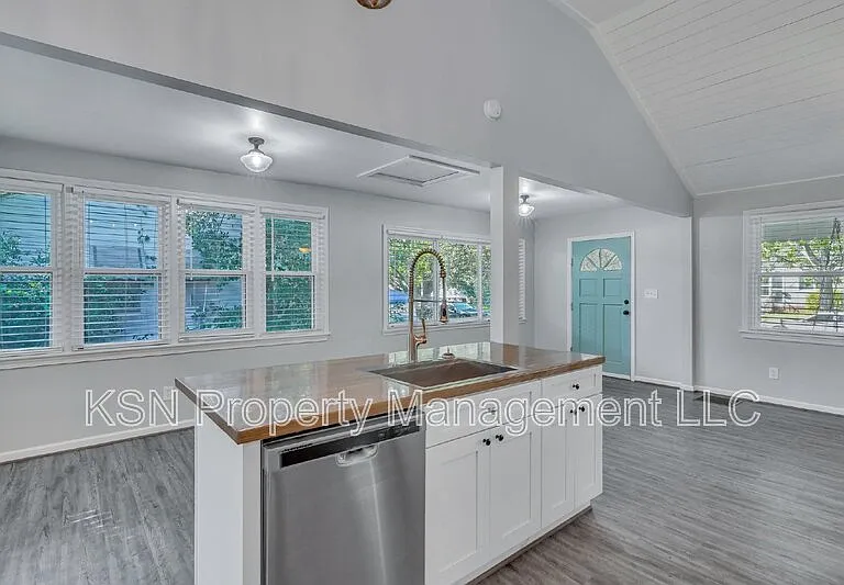 1928 Hawthorne St — Photo 21