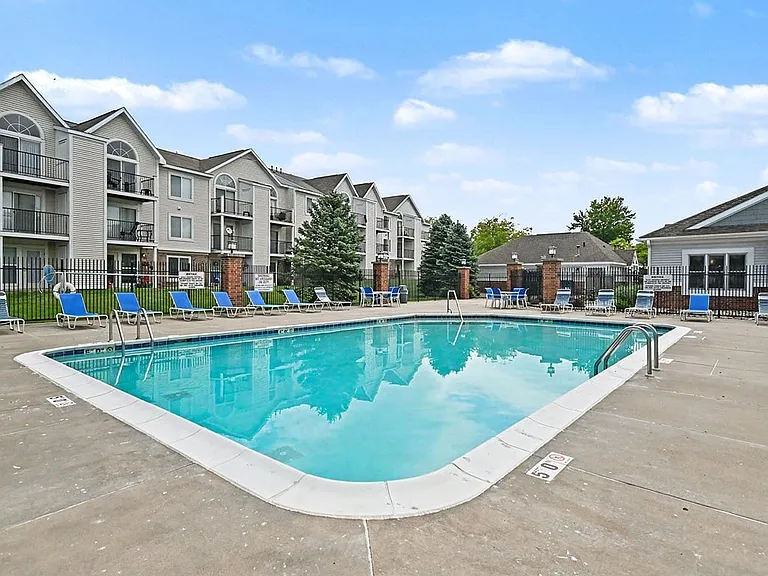 Brentwood Park Apartments — Photo 44