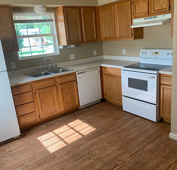 79 Tyler Ter #1 — Photo 3