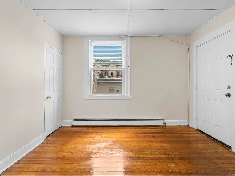 18 Gilbert St #1 — Photo 8