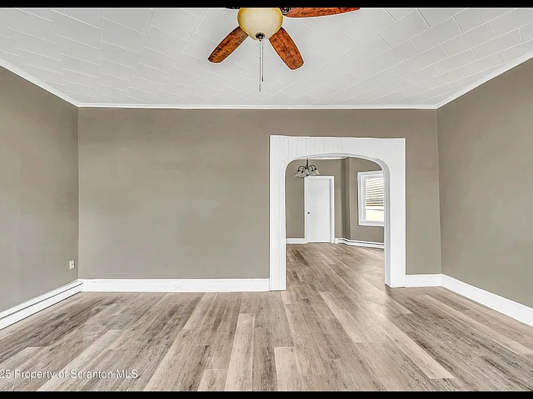 1061 Carmalt St — Photo 22