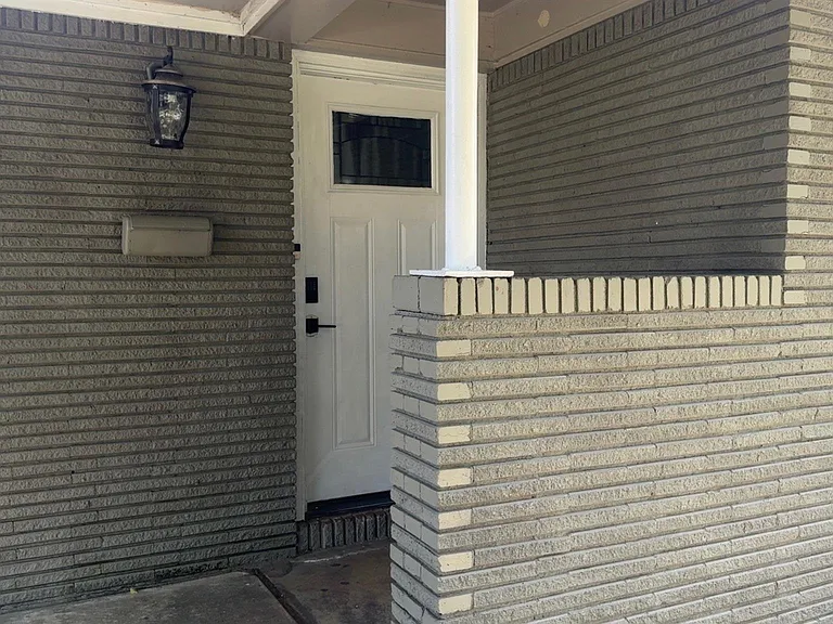 1603 Buchanan St — Photo 2