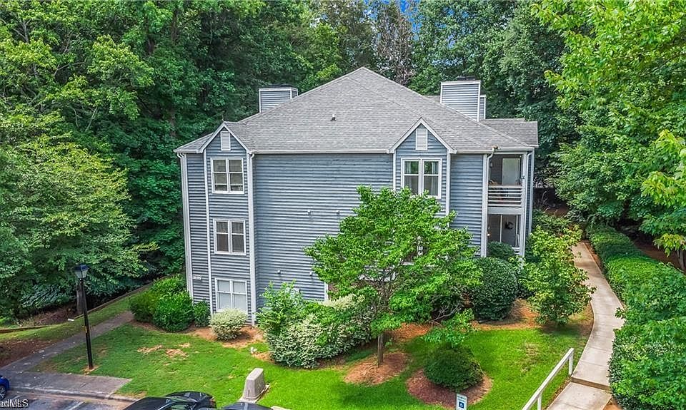 1st image of 324 Meadows Cir