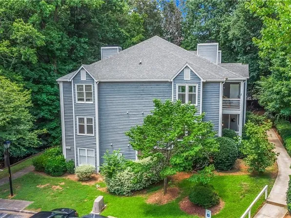 324 Meadows Cir, Winston Salem, NC 27104