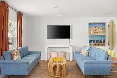 5 bed, 2050 sqft, $2,900 — Photo 3