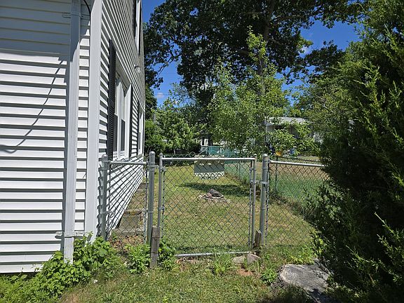 3rd image of 26 Edwin St