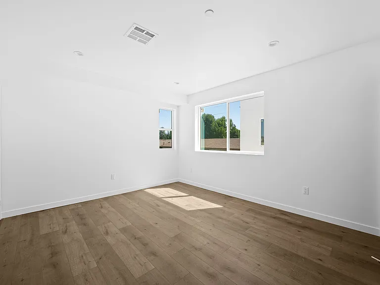 6830 Hazeltine Ave — Photo 48