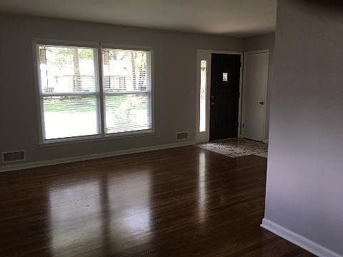 5th image of 9709 Glenwood St
