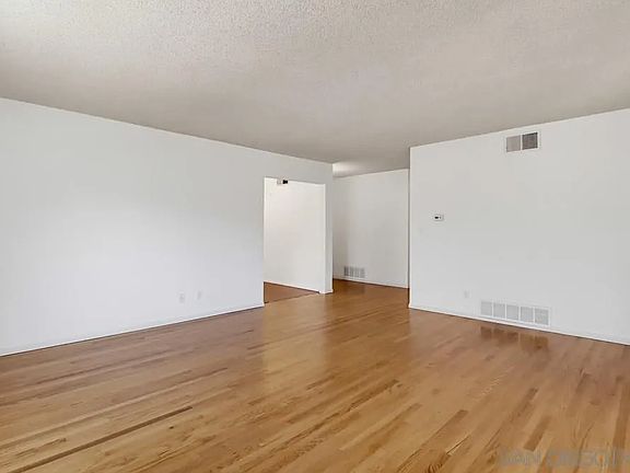 3rd image of 772 Applewood Dr