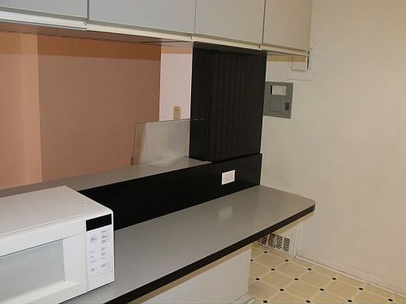 3rd image of 2240 Burnett St APT 3G